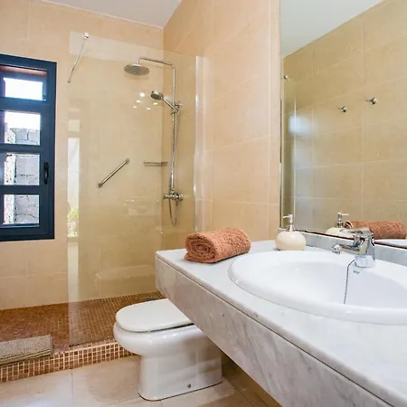 Olano Is A Lovely With Pool And Ac * Playa Blanca (Lanzarote)